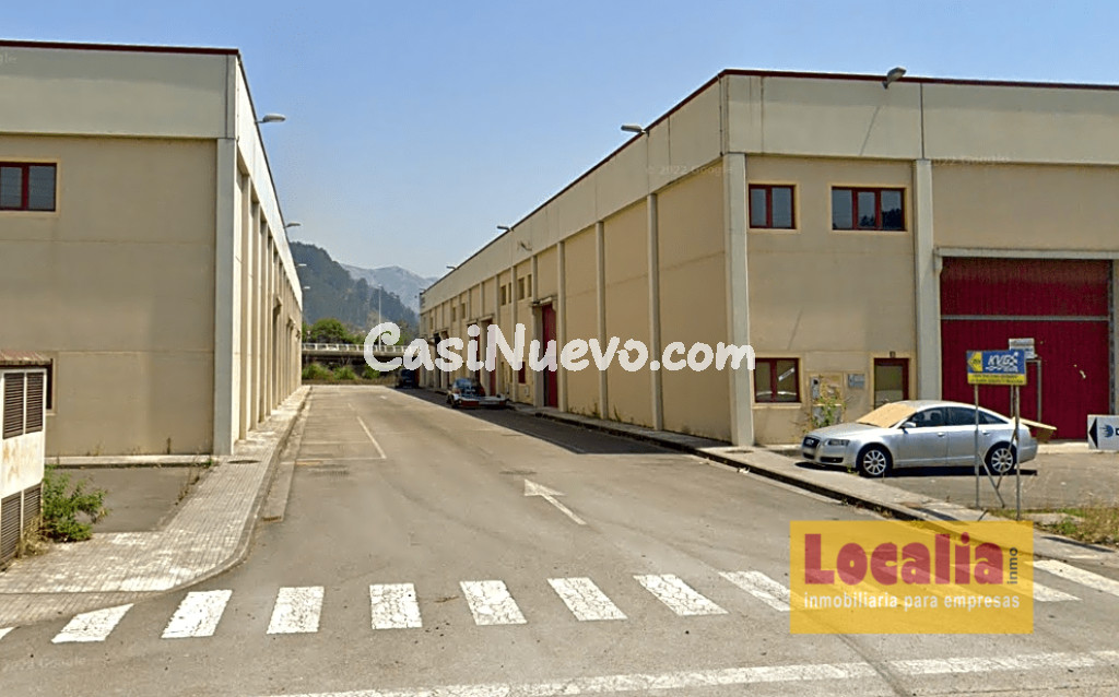 Nave con parcela exterior en Polígono de Barros