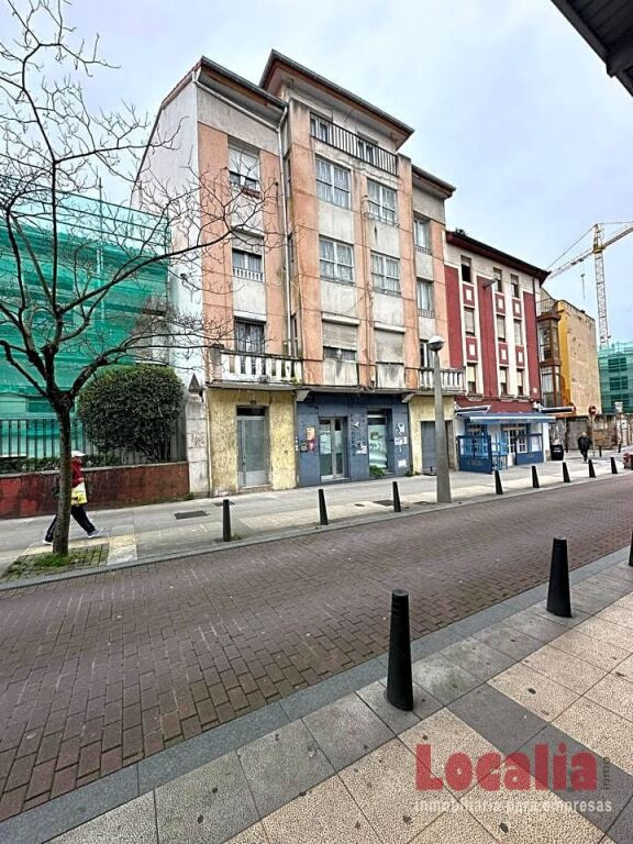 Edificio residencial en el centro de Torrelavega - foto 2