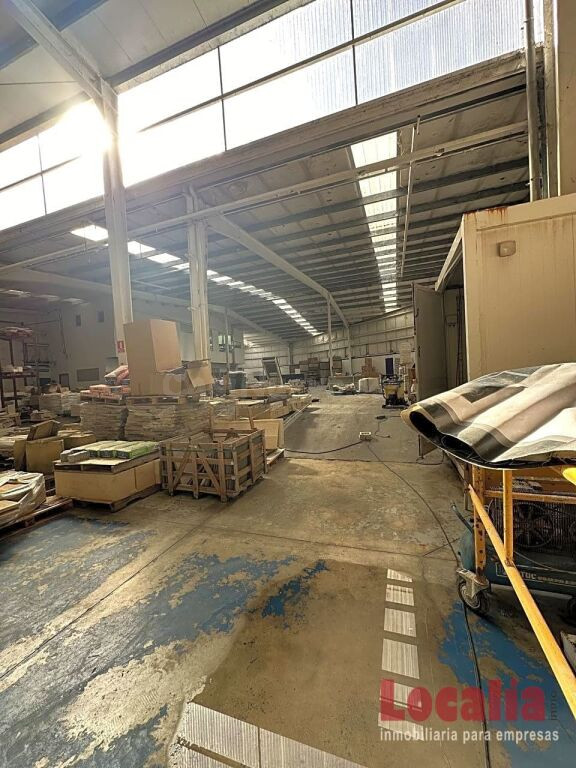 Nave Industrial de 500 m2 en Los Corrales de Buelna - foto 3