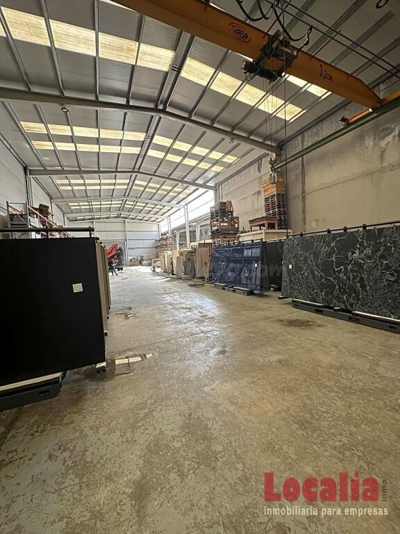 Nave Industrial de 500 m2 en Los Corrales de Buelna - foto 5