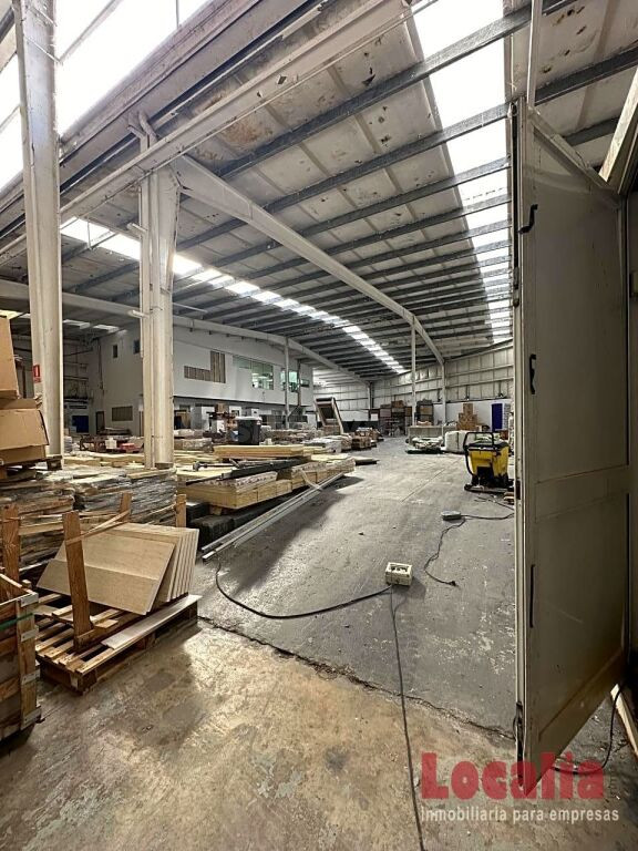 Nave Industrial de 1000 metros en Los Corrales de Buelna. Ca - foto 2