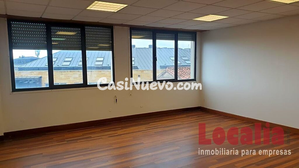 Amplia oficina de 95m² en Santander