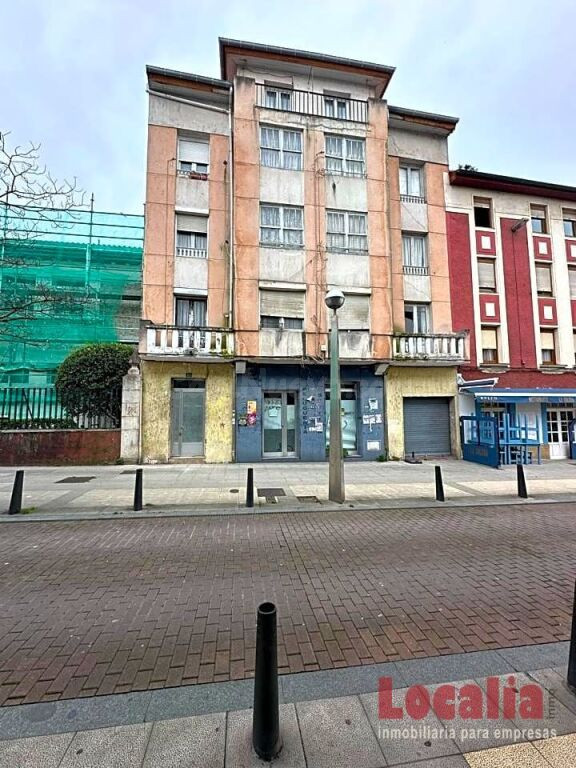 Oportunidad de Inversión: Edificio en Torrelavega, Cantabria
