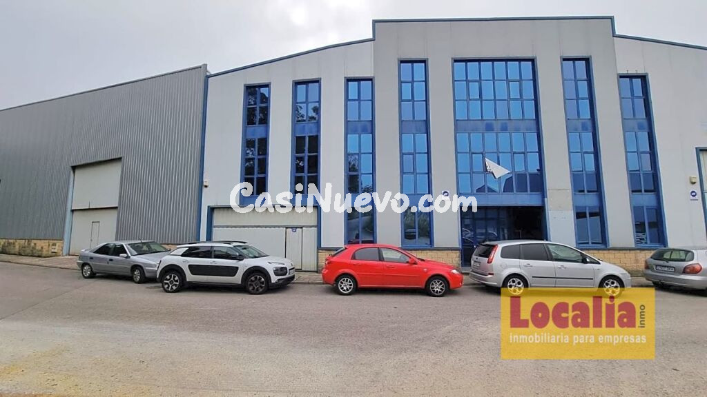 Excelente Nave con amplias oficinas cerca de Santander