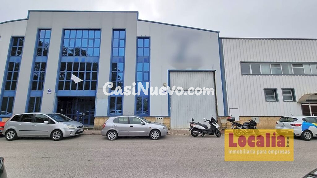 Excelente Nave con amplias oficinas cerca de Santander