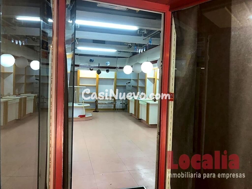 Local comercial-almacén en Torrelavega, Cantabria