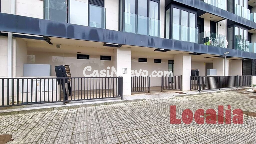 Local acondicionado como clínica en Mompía, Bezana