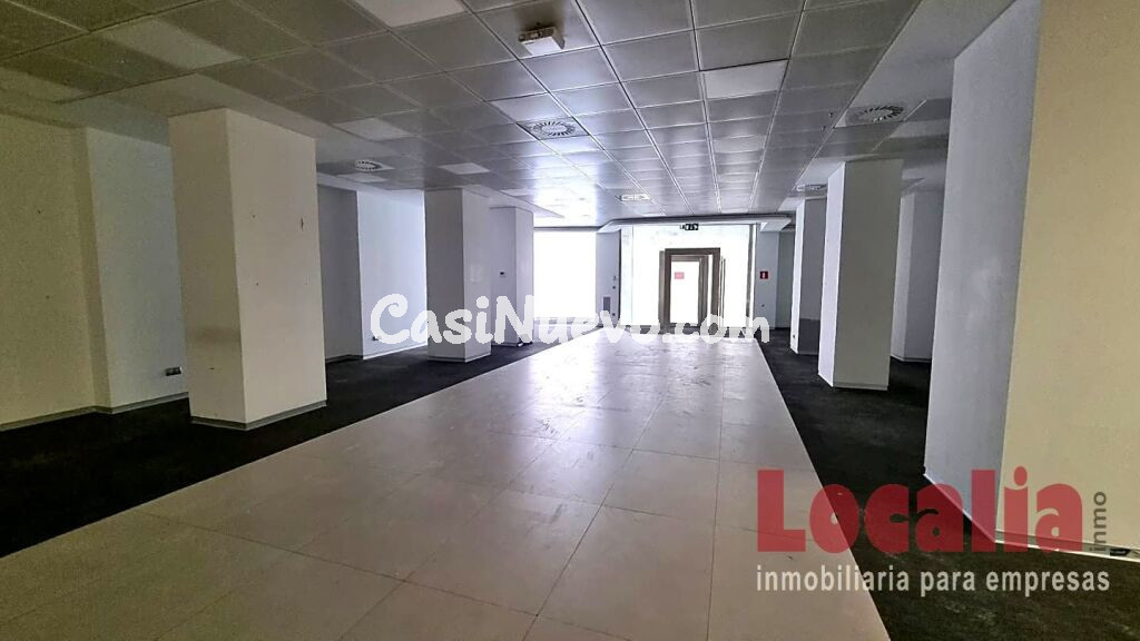 Local diseñado como oficina bancaria Torrelavega