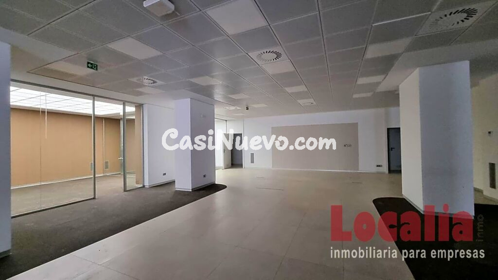 Local diseñado como oficina bancaria Torrelavega