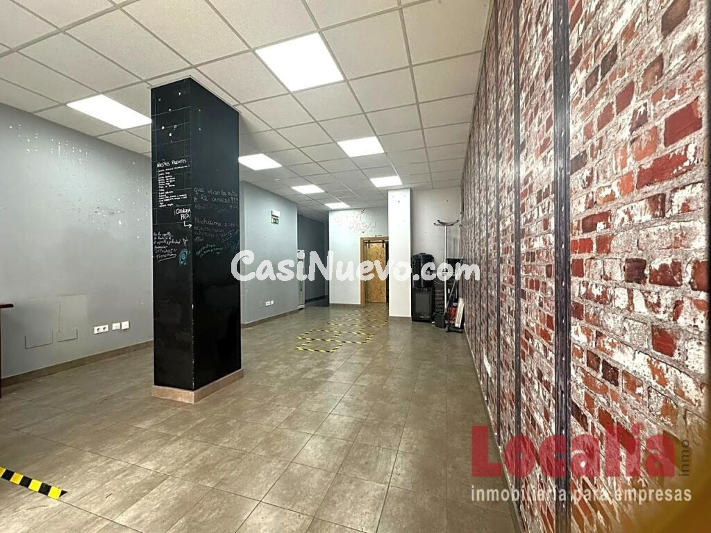 Coqueto y amplio local reformado en Torrelavega.