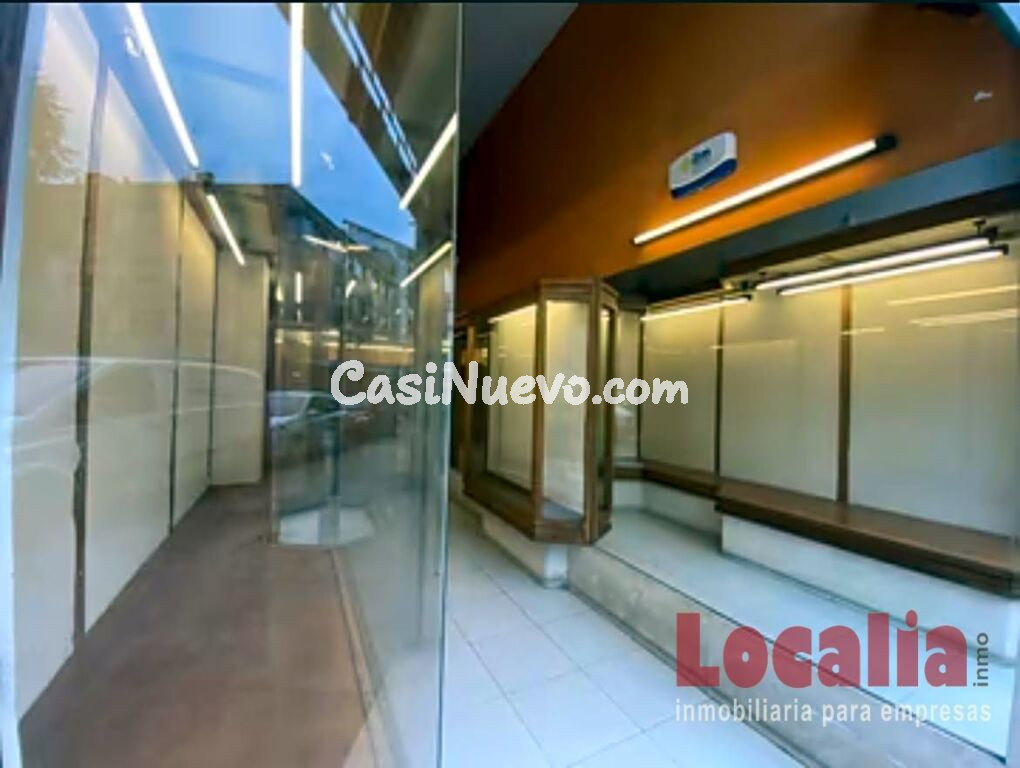 Local de dos niveles y 84 metros en Torrelavega.