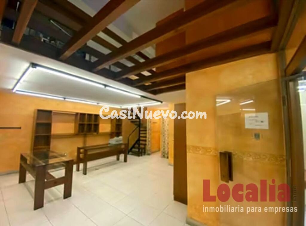 Local de dos niveles y 84 metros en Torrelavega.