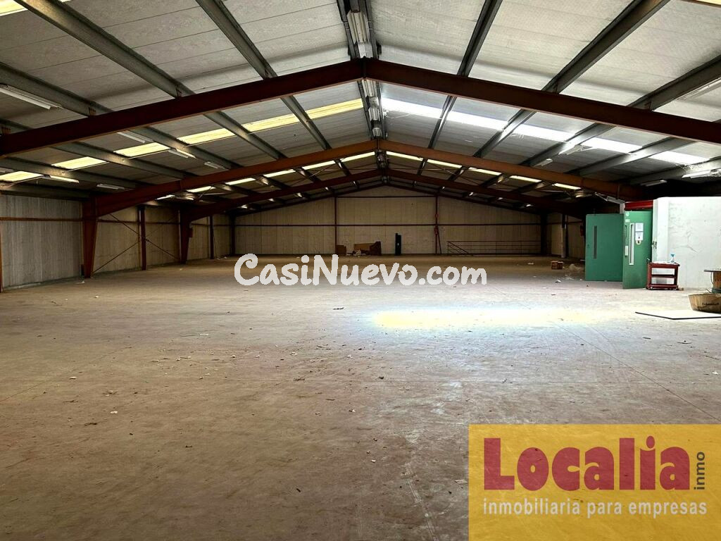 Excelente nave de 2300 metros en Barros.