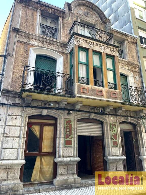 Emblemático edificio en venta. Santoña, Cantabria - foto 2