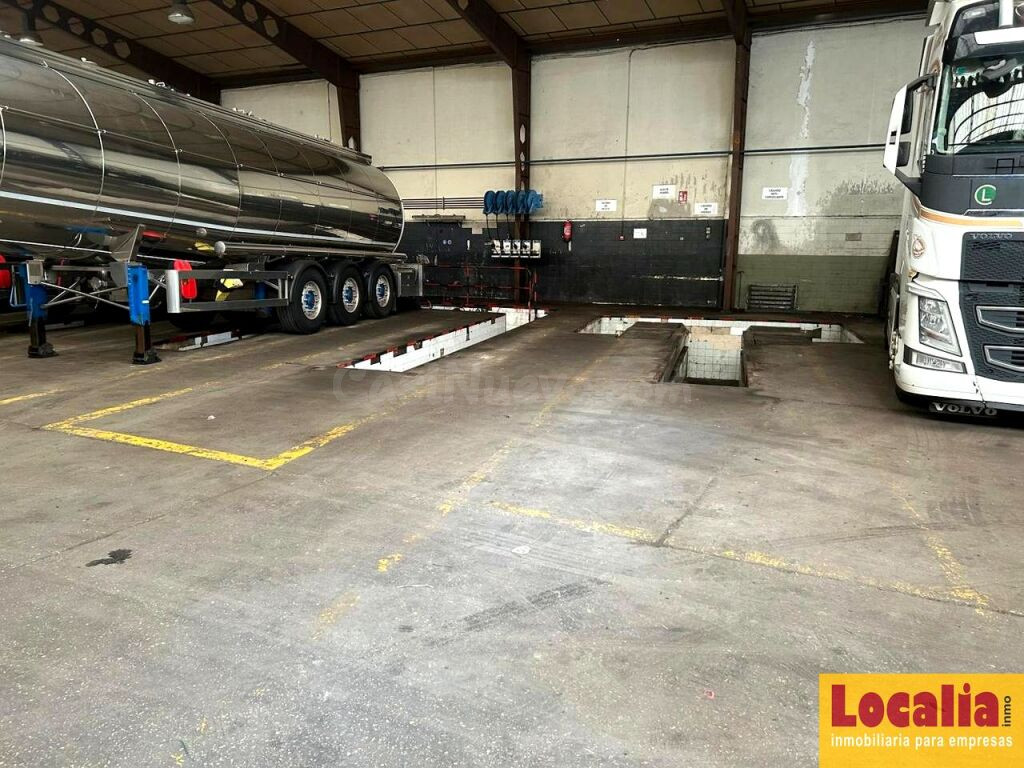 Estupenda nave de 3000 m² con campa. Reocin - foto 2