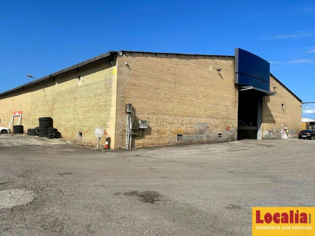Estupenda nave de 3000 m² con campa. Reocin - foto 5