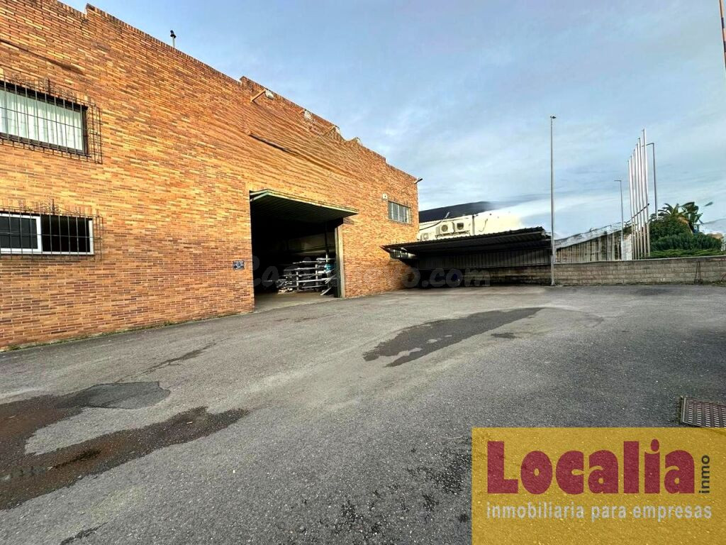 Nave industrial 1000 m²en venta. Stgo de Cartes.