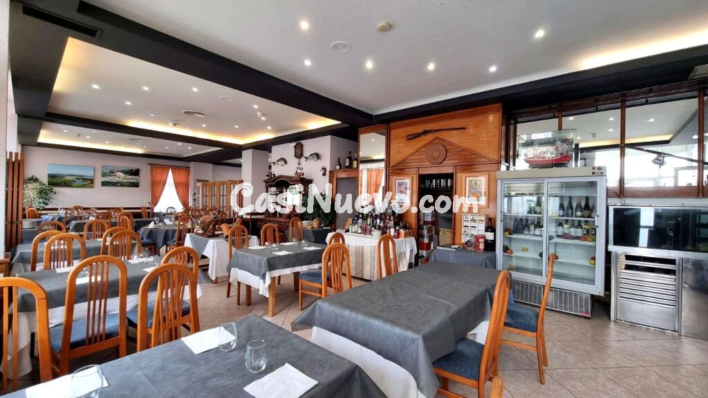 Estupendo restaurante con terraza. Soto de la Marina