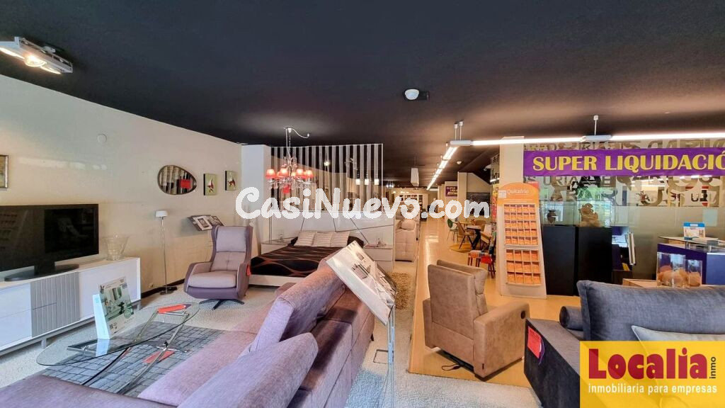 Amplia y vérsatil nave comercial en Santander.