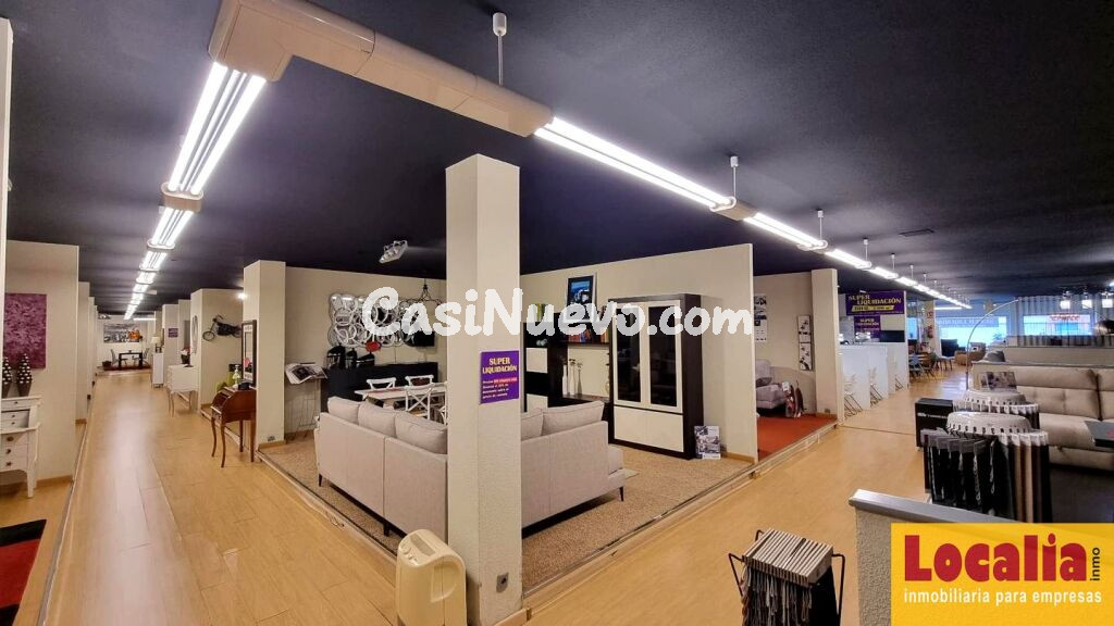 Alquiler de extensa nave comercial en Santander