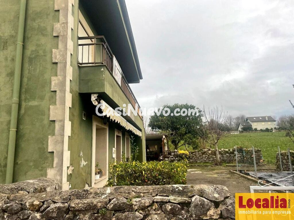 Dos casas y extensa finca en Torrelavega