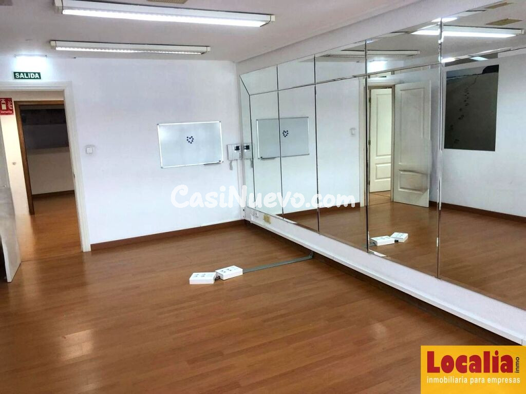 Céntrico local para reconvertir en Torrelavega.