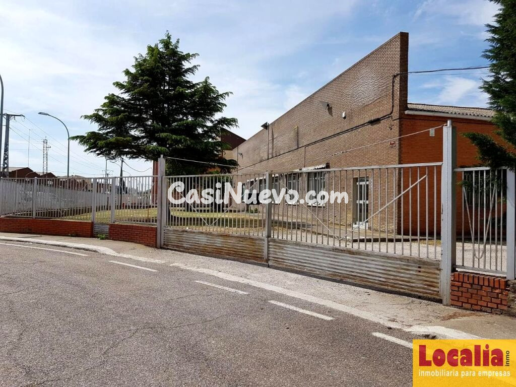 Extensa nave con campa de 8 mil metros, Palencia.