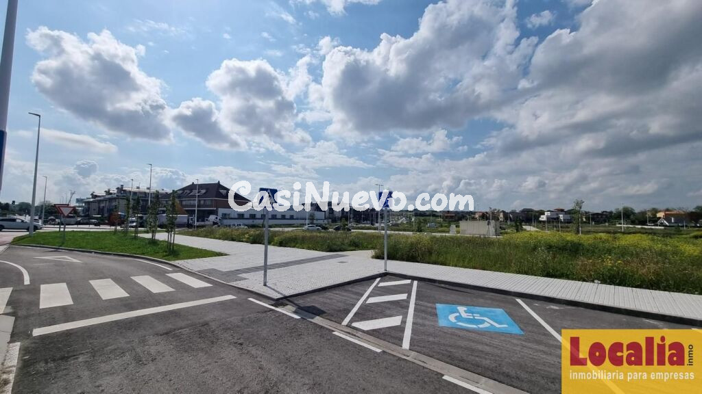 Extenso suelo de uso terciario, Bezana, Cantabria