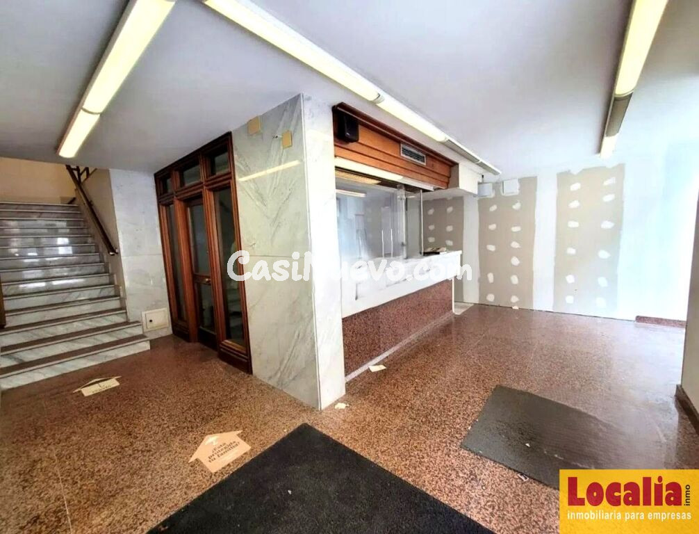 Local de tres niveles muy céntrico en Santander.