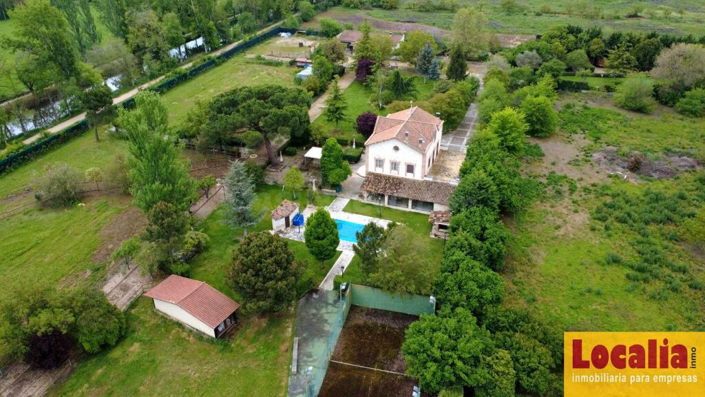 Casa con terreno vallado y piscina en Palencia