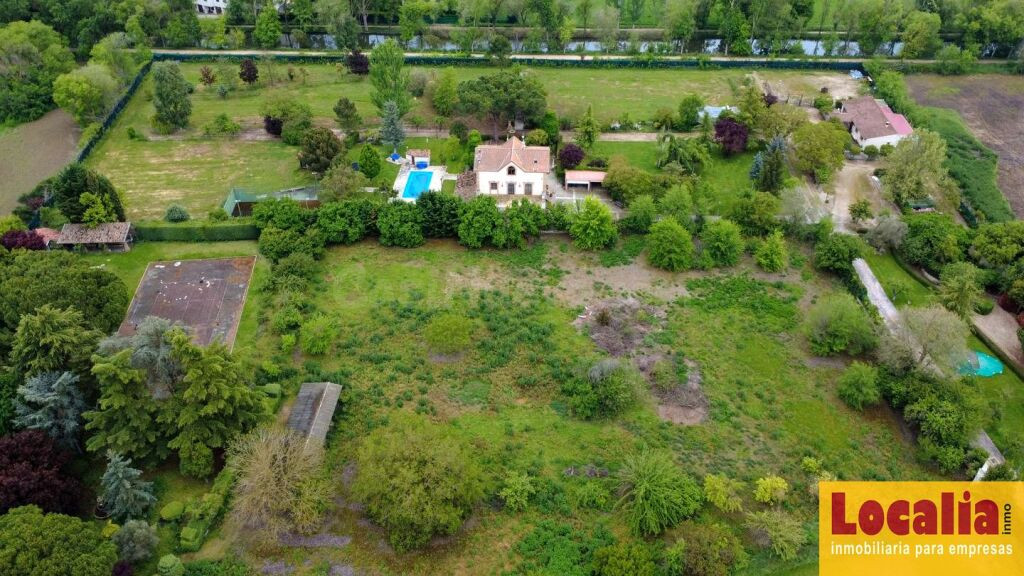 Casa con terreno vallado y piscina en Palencia - foto 2