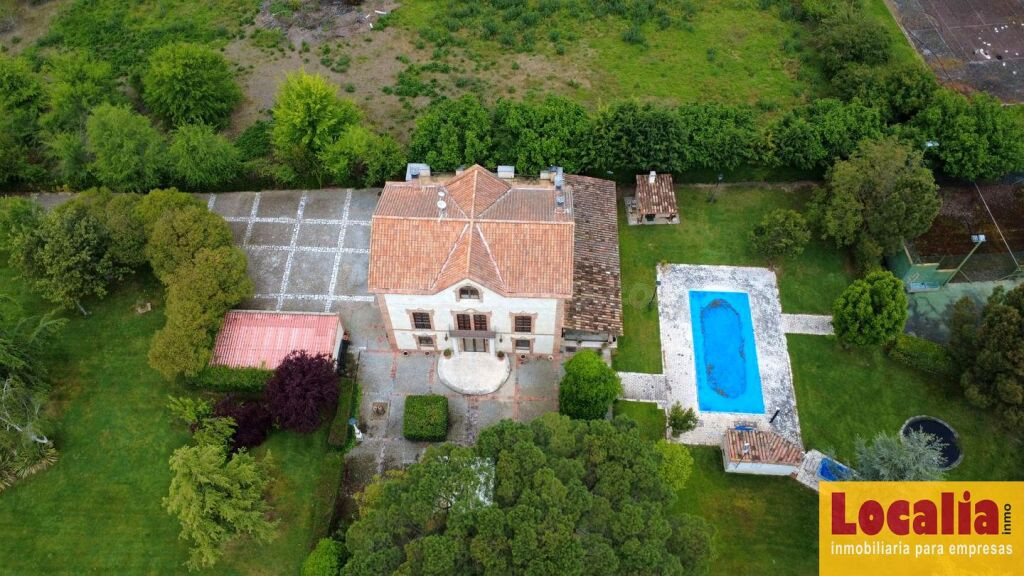 Casa con terreno vallado y piscina en Palencia - foto 4
