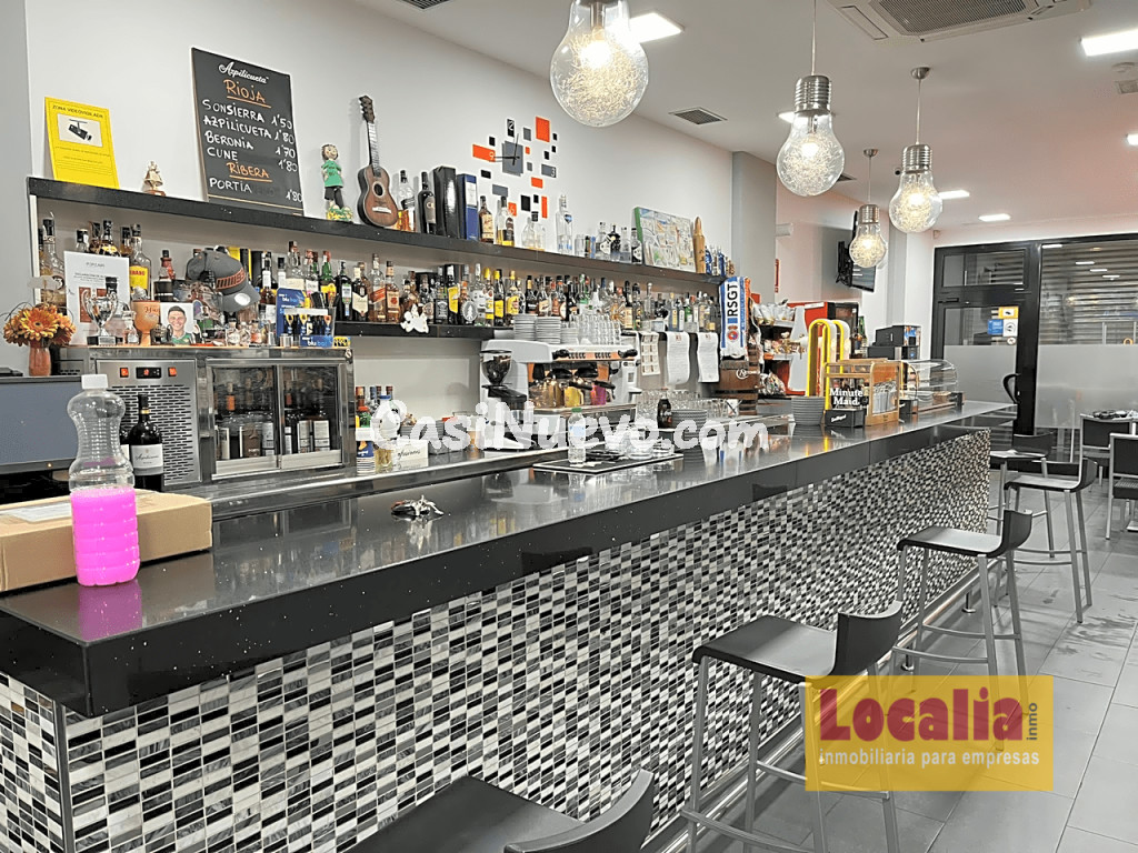 Bar Cafetería con cocina y terraza en Torrelavega