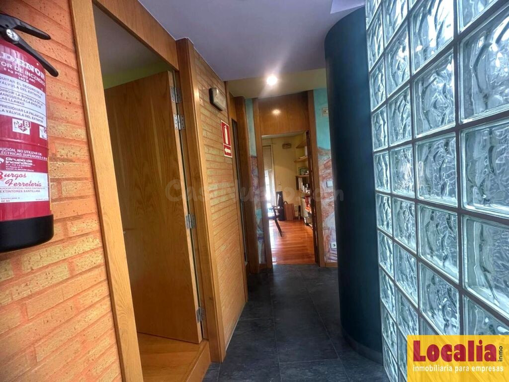 Oficinas de alta calidad en centro de Torrelavega. - foto 4