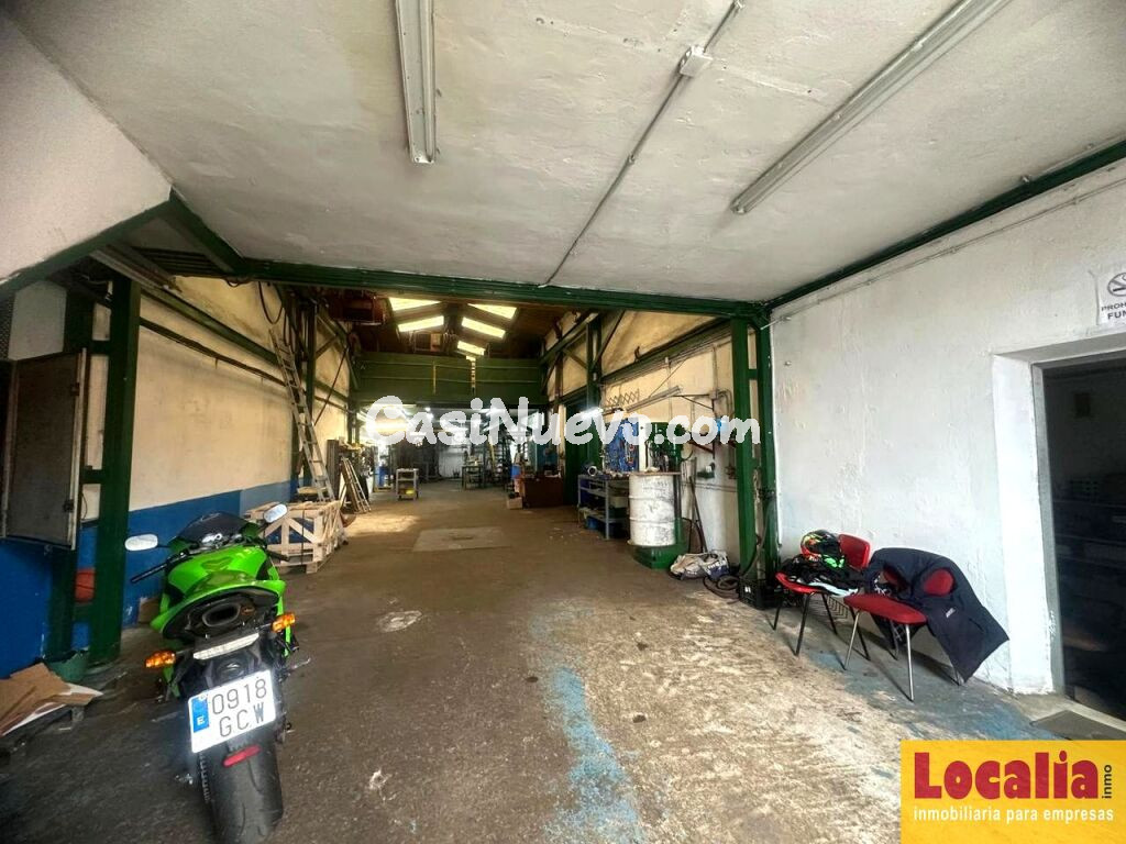 Nave industrial en Santander con oficinas y puente grúa
