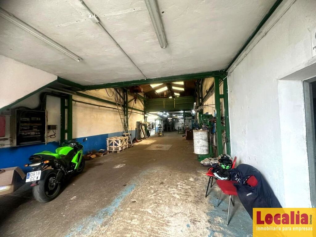 Nave industrial en Santander con oficinas y puente grúa - foto 4