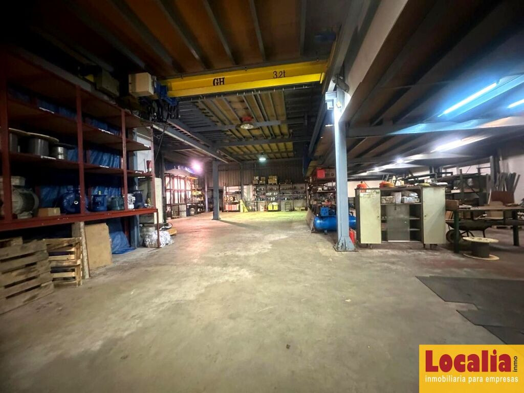 Nave industrial con oficinas en Santander 822m² - foto 3