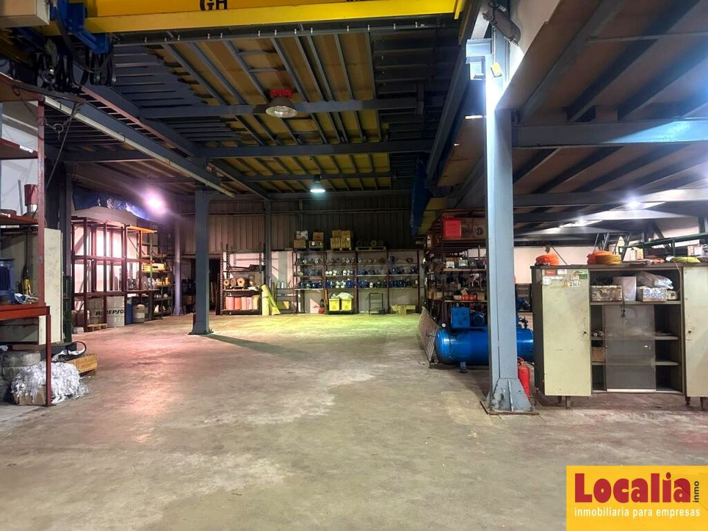 Nave industrial con oficinas en Santander 822m² - foto 4