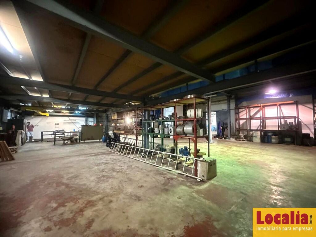 Nave industrial con oficinas en Santander 822m² - foto 5