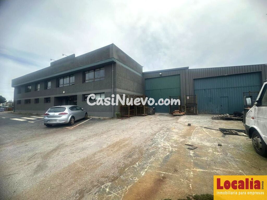 Naves industriales con edificio de oficinas