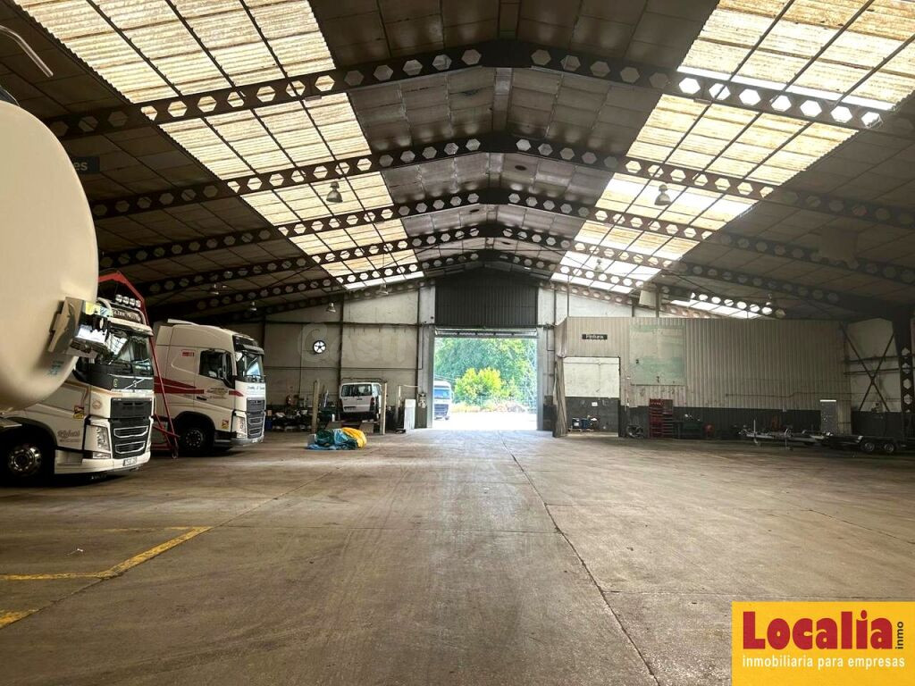 Nave de 3000 m² con campa y oficinas - foto 4