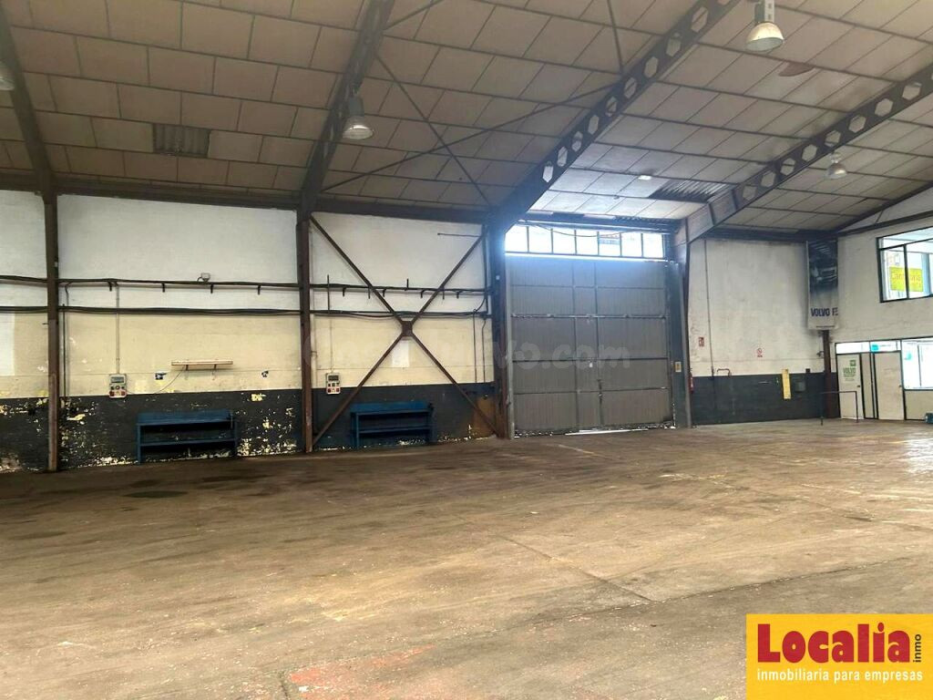 Nave de 3000 m² con campa y oficinas - foto 5