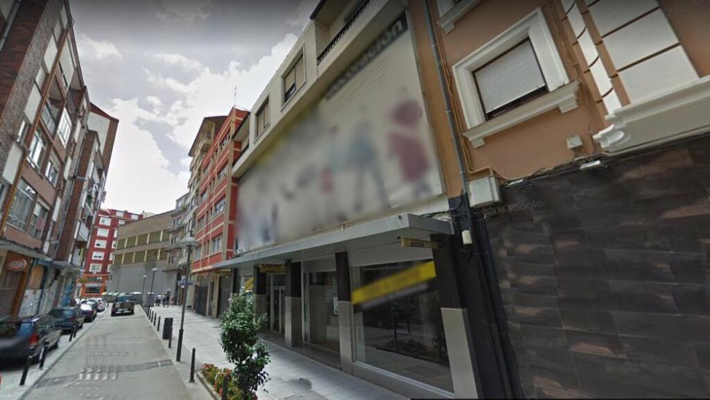 Edificio comercial en Torrelavega