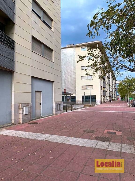 Local comercial en bruto junto a El Corte Inglés - foto 3