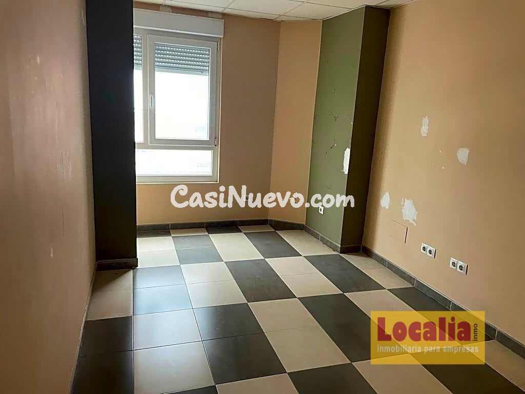 Oficina en edificio profesional en Torrelavega