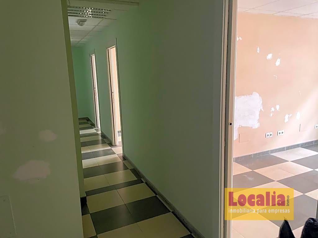 Oficina en edificio profesional en Torrelavega