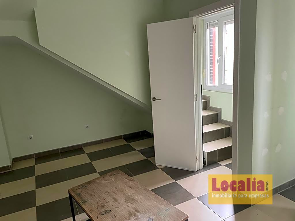 Oficina en edificio profesional en Torrelavega - foto 3