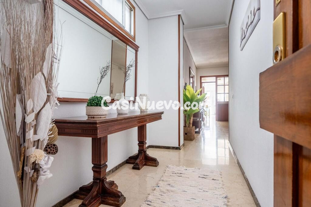 Espectacular piso muy luminoso en plena Ronda de Capuchinos con PLAZA DE GARAJE y TRASTERO!!