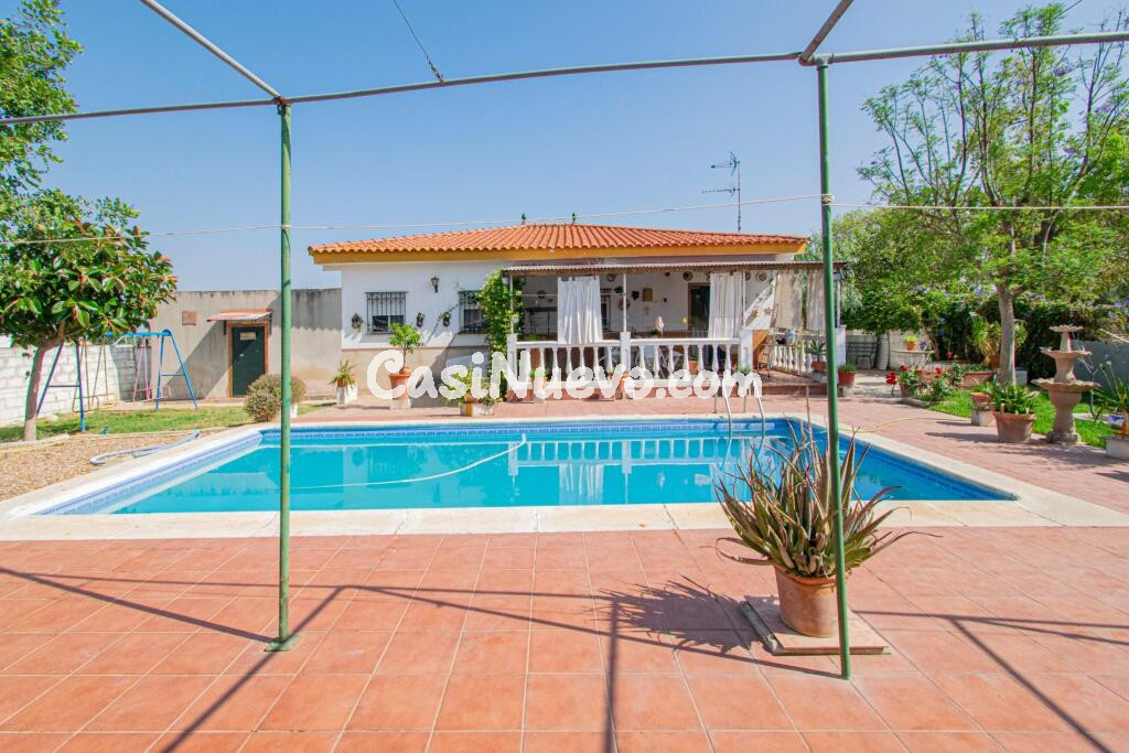 Gran parcela con dos casas independientes en Urbanización Torrelaguna!!!