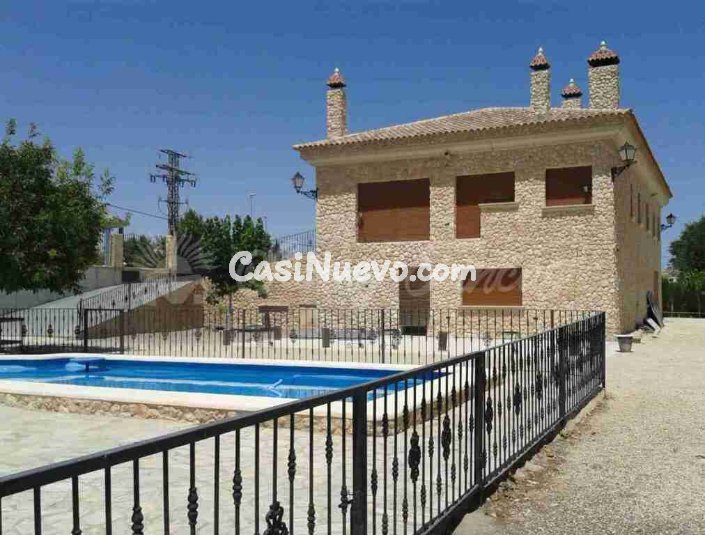 Casa-Chalet en Venta en Villena Alicante